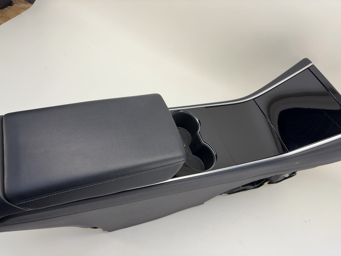 2021 Tesla Model Y Center Console 1516036-00-B