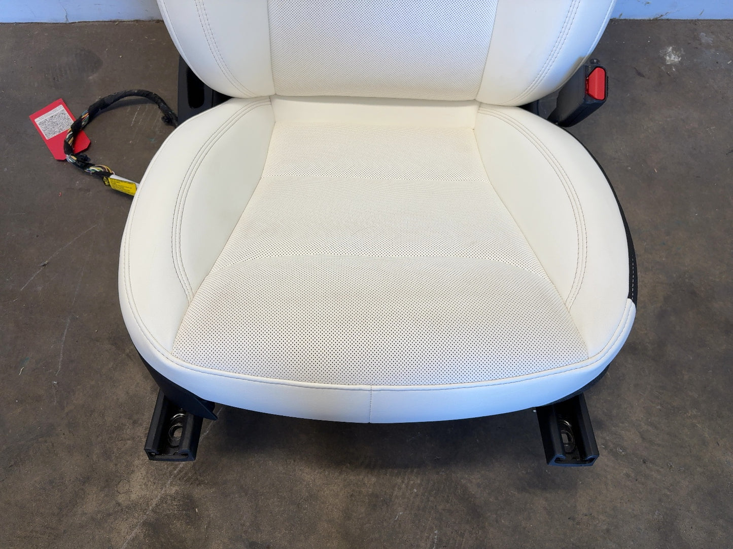 2024 Tesla Model 3 Front Right Passenger Seat Assembly White 7754324-02-B