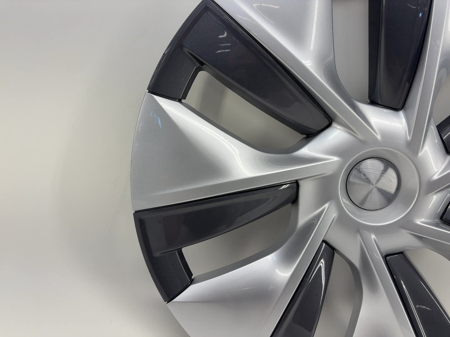 2021-2024 Tesla Model Y Wheel Cover 19 Inch Gemini Silver 1044235-00-C