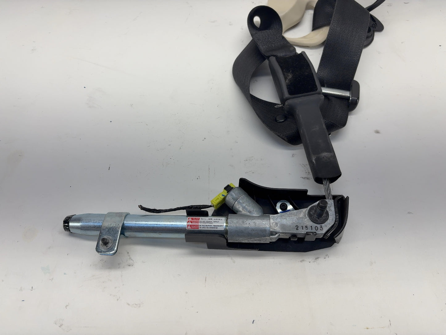 2015 Tesla Model S Front Right Seatbelt With Pretensioner 1048259-02-A