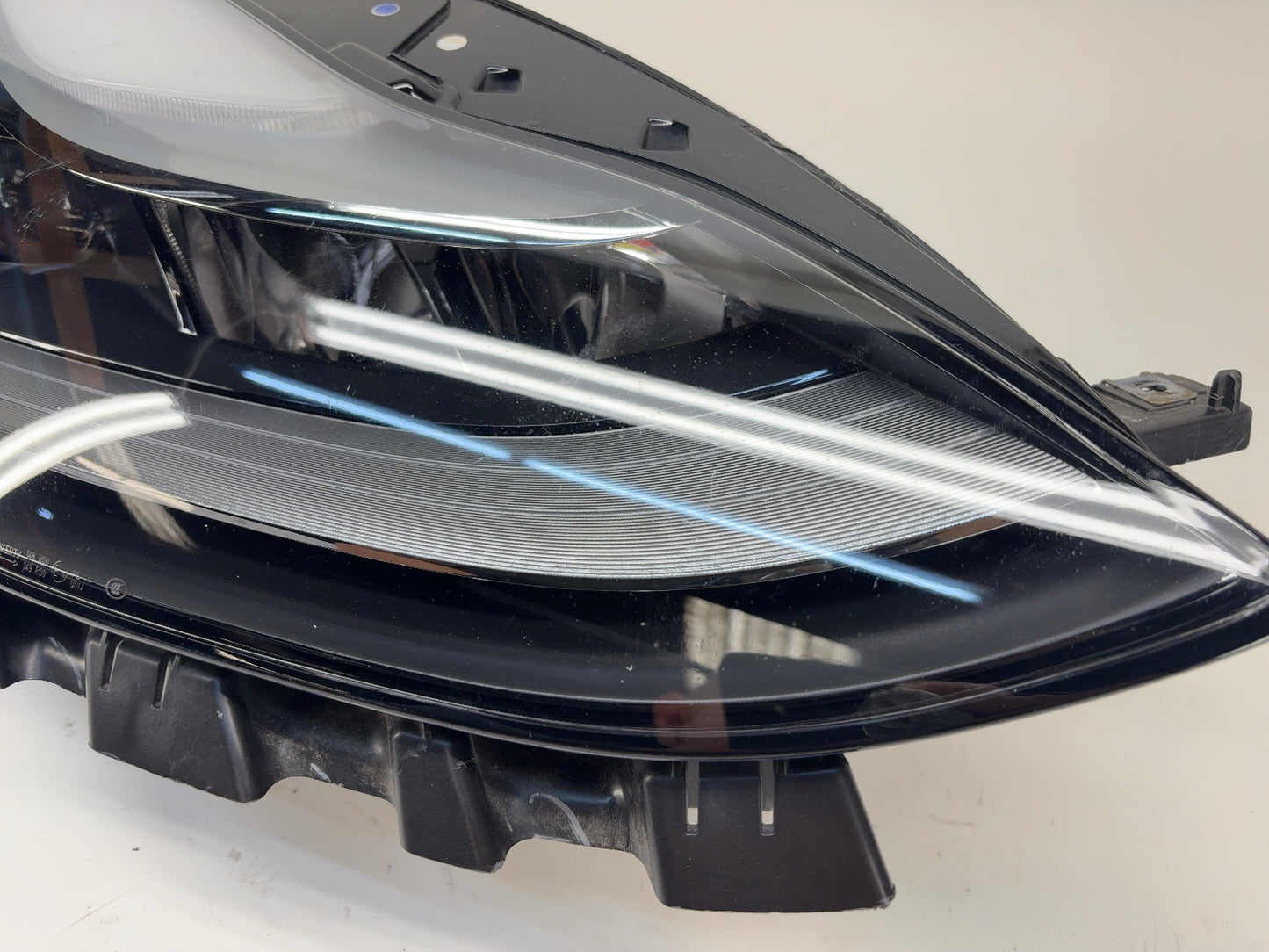 2024-2025 Tesla Model Y Global Headlamp Right 1514953-00-E