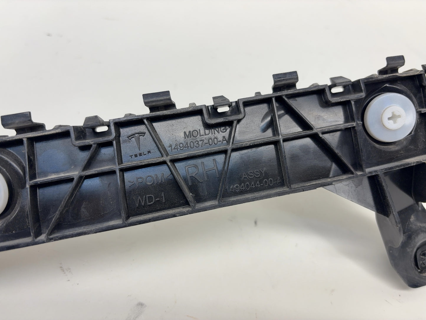 2023 Tesla Model Y Rear Right Bumper Retainer Bracket 1494037-00-A