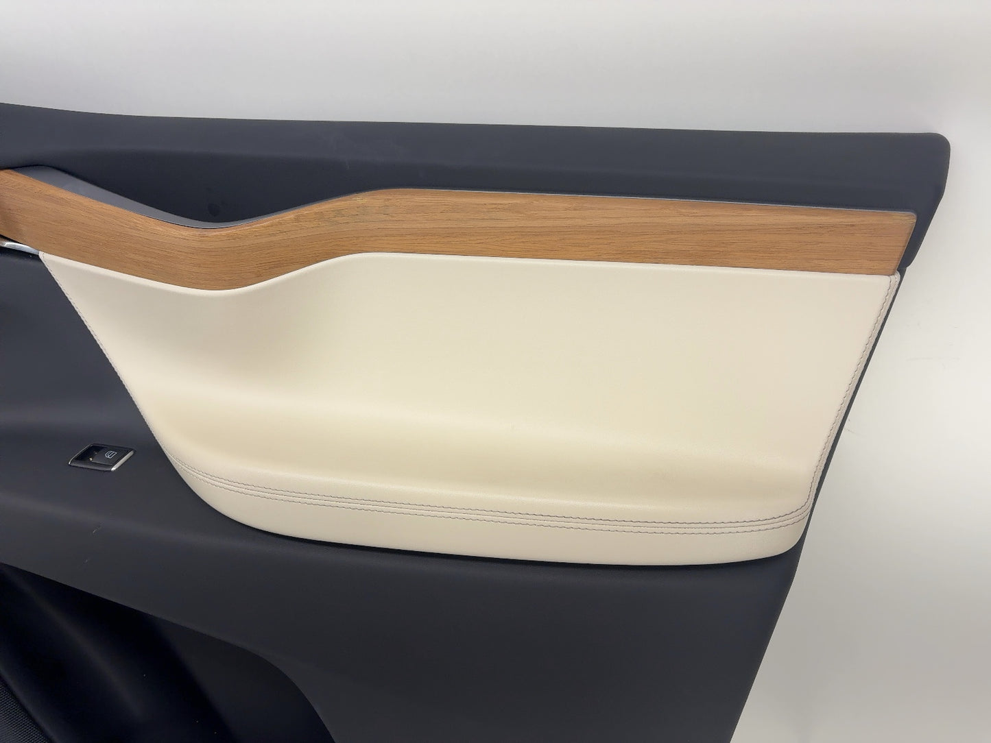 2020 Tesla Model X Front Right Door Panel Cream 1055483-22-M