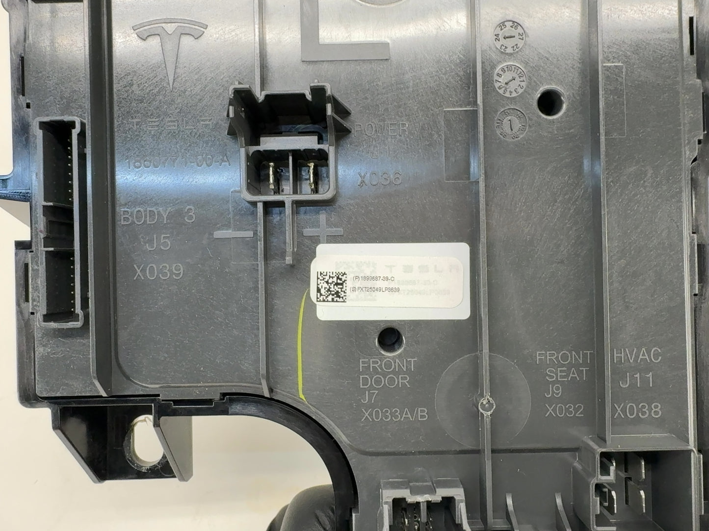 2025-2026 Tesla Model Y Juniper Low Voltage Controller Left 1899687-39-C