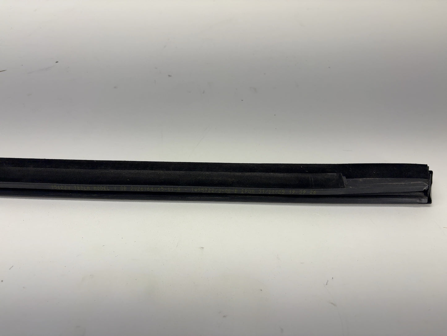 2026 Tesla Model Y Juniper Front Right Door Belt Molding 2022804-21-A