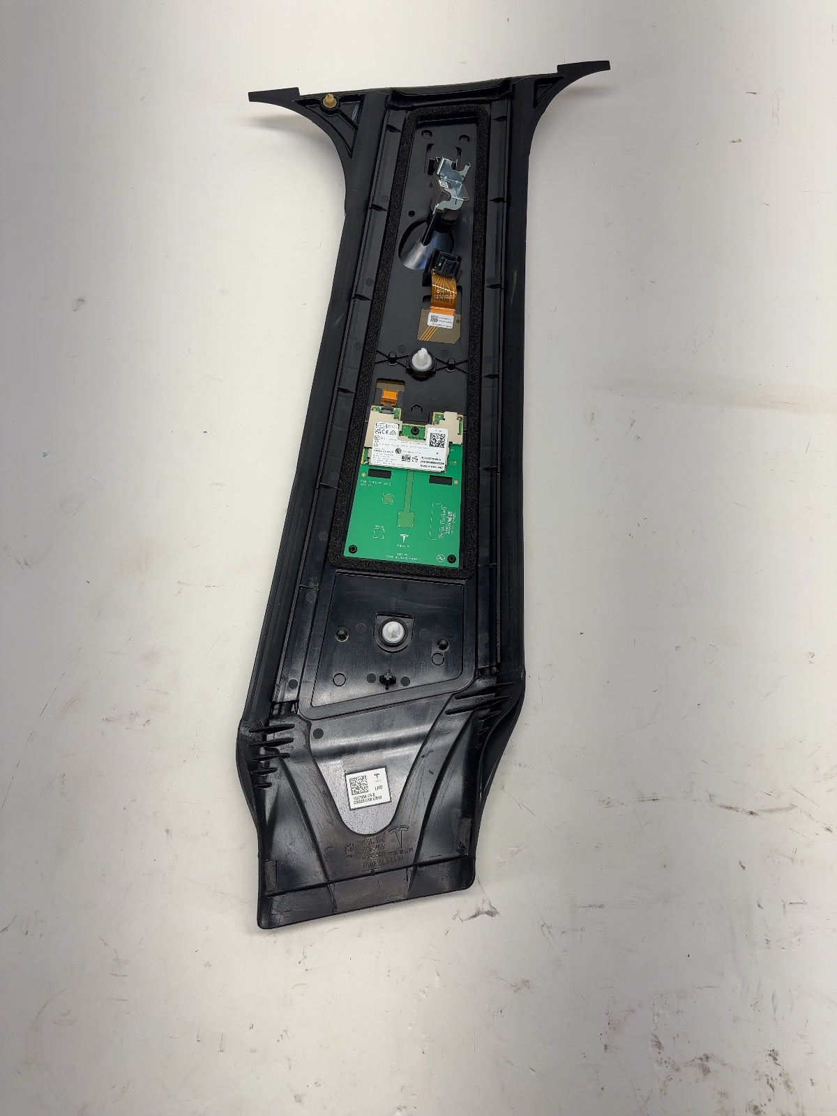 2026 Tesla Model Y Juniper B Pillar Applique Right Glass With Camera 1937558-79-B