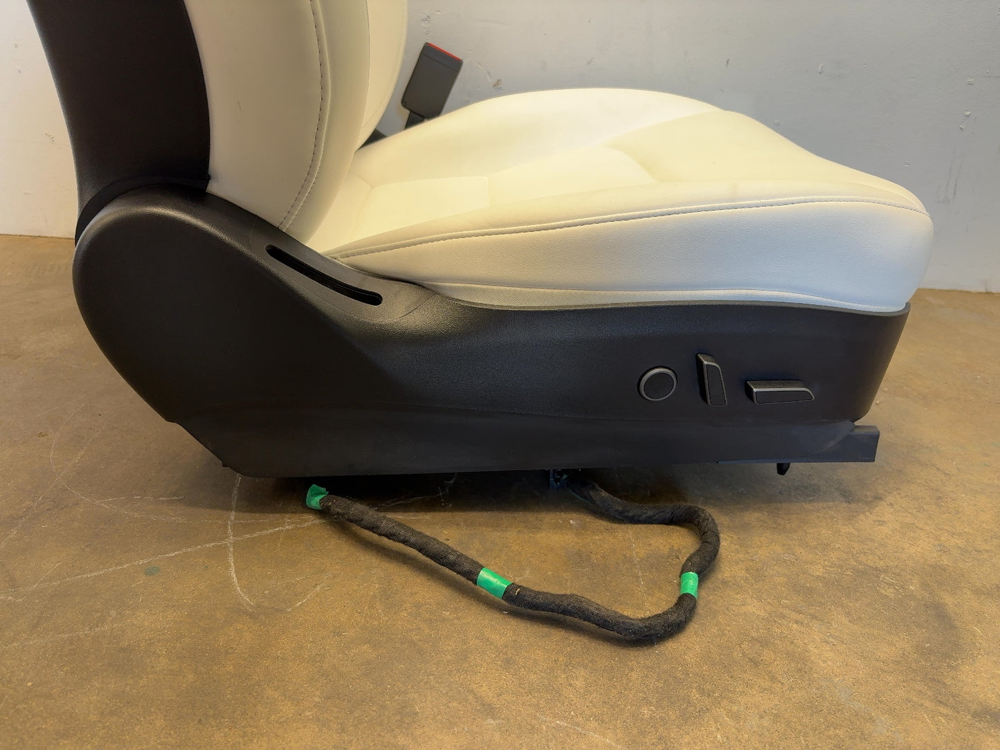 2021 Tesla Model Y Front Right Passenger Seat Assembly White 7654324-02-C