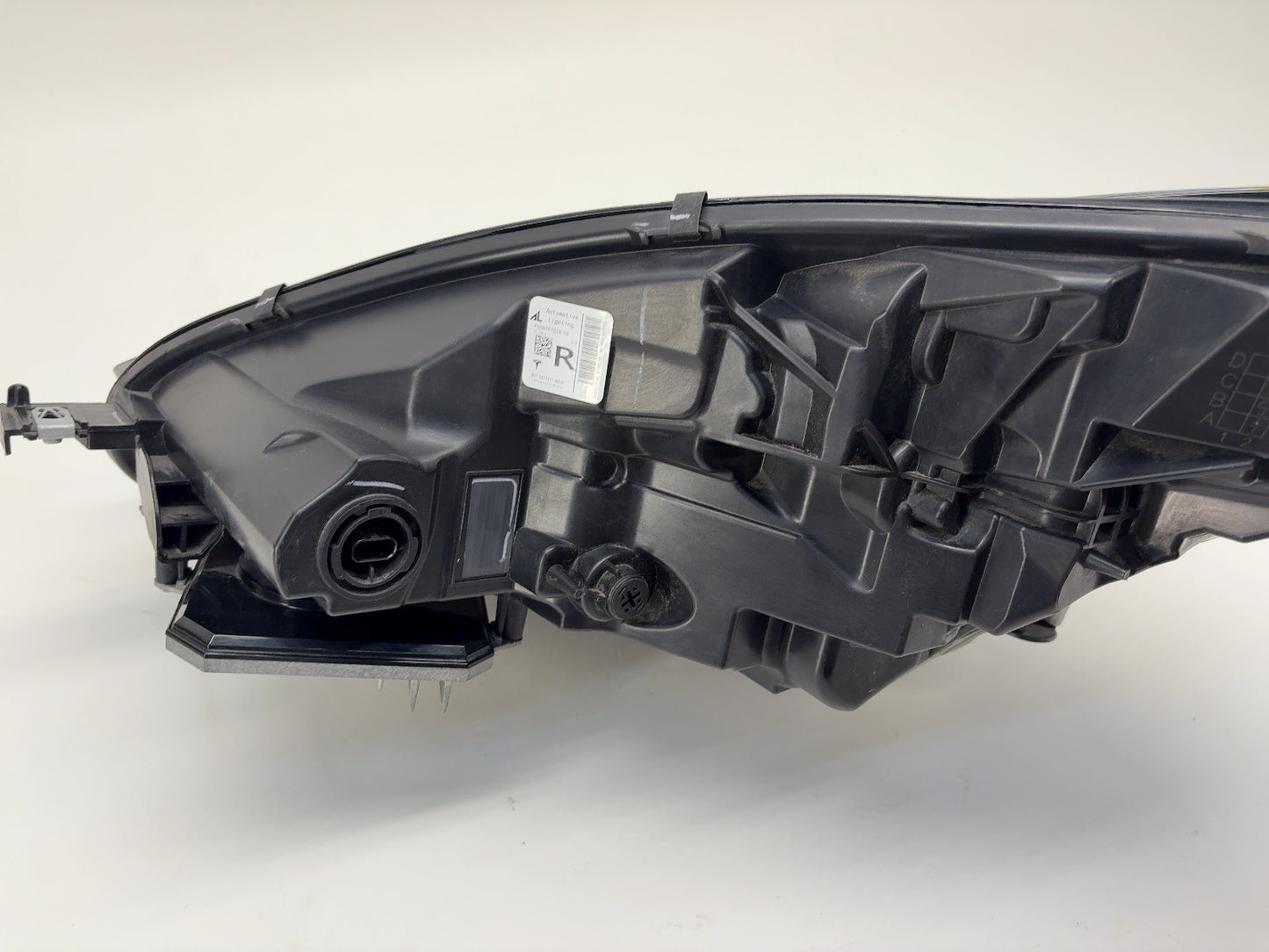 2021 Tesla Model Y Right Headlamp 1077372-00-K