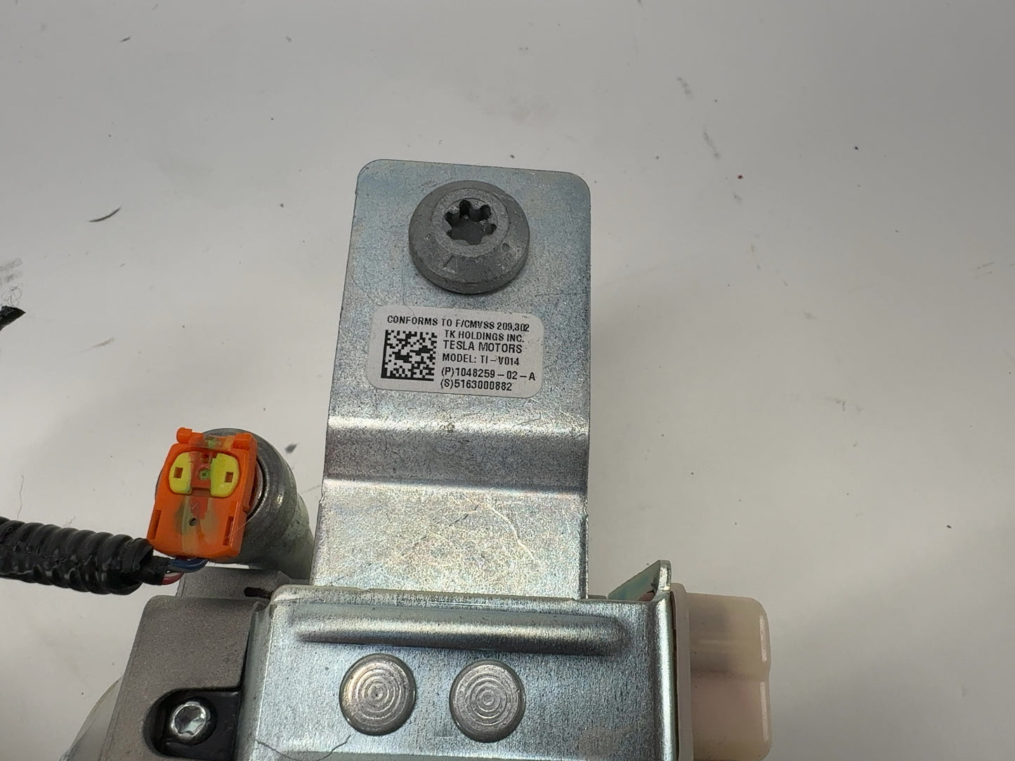 2015 Tesla Model S Front Right Seatbelt With Pretensioner 1048259-02-A