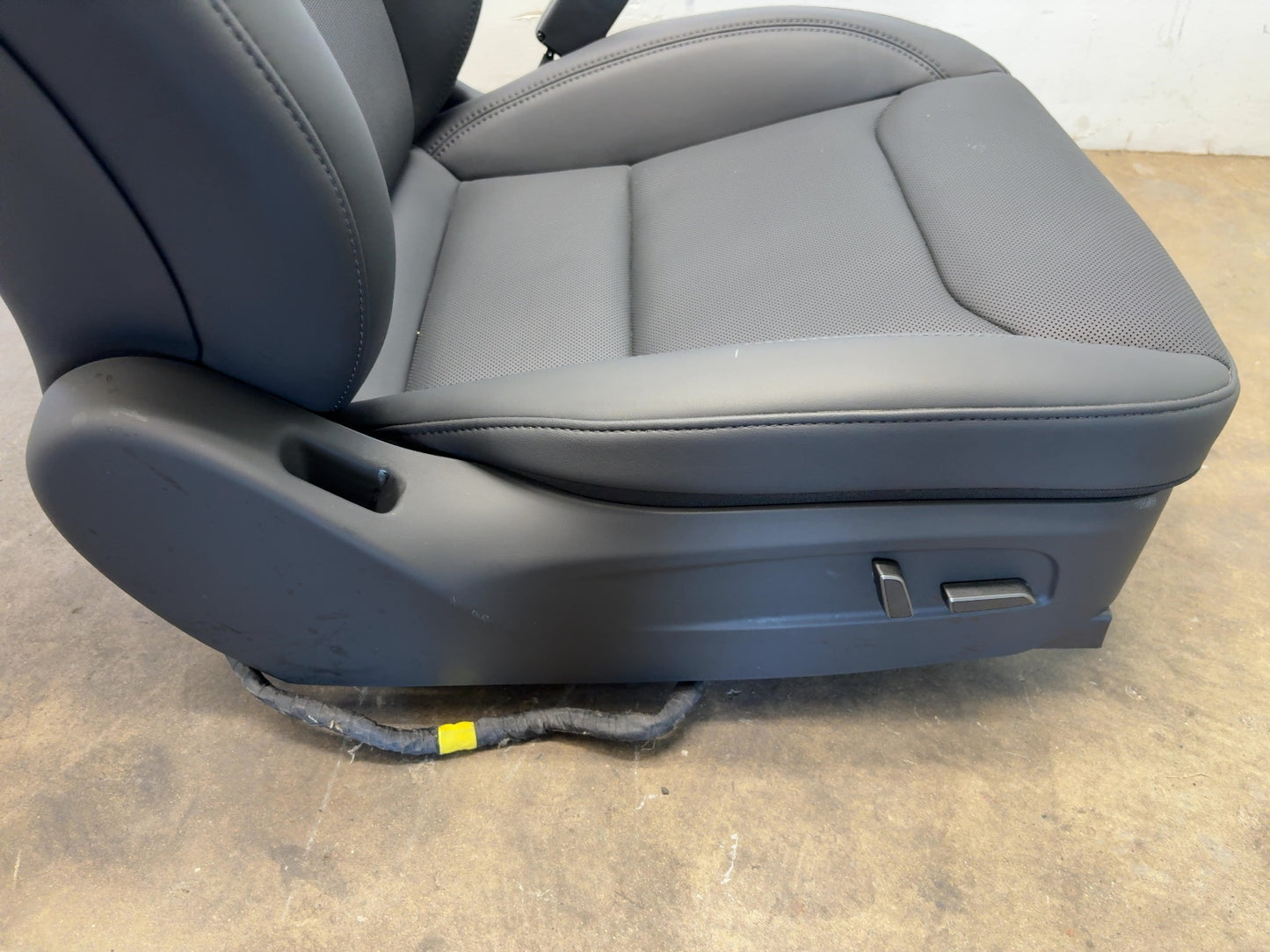 2025 Tesla Model 3 Highland Front First Row Seat Right Black 7754324-01-B