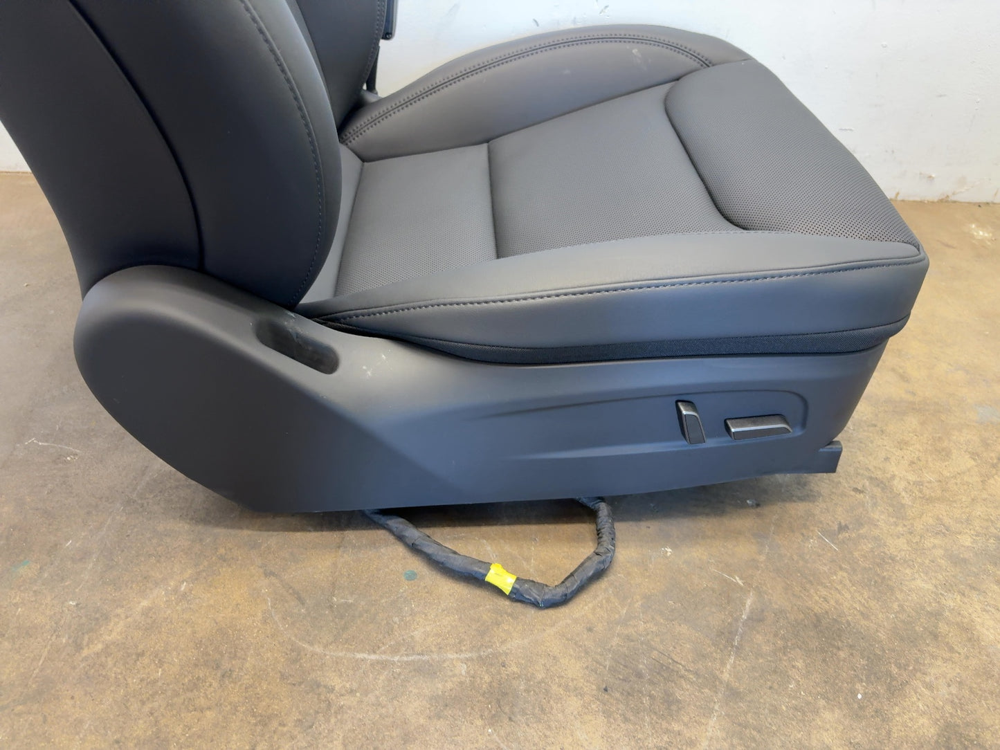 2025 Tesla Model 3 Highland Front First Row Seat Right Black 7754324-01-B