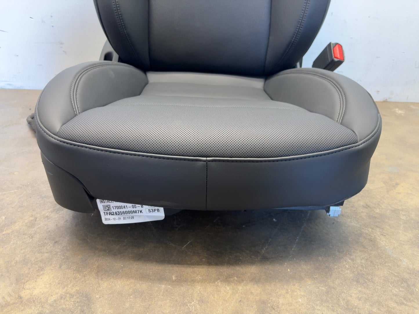 2025 Tesla Model 3 Highland Front First Row Seat Right Black 7754324-01-B