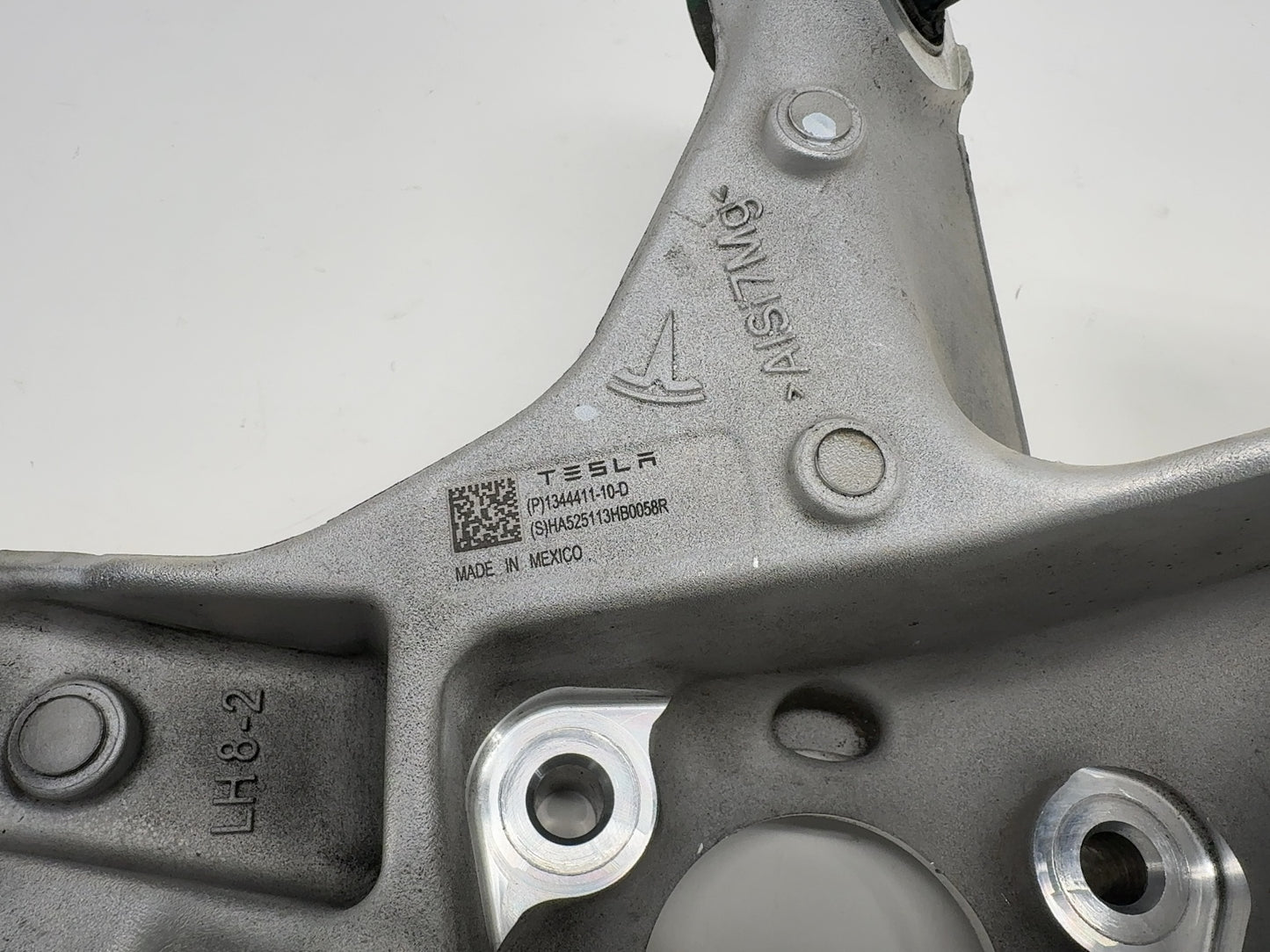 2024-2025 Tesla Model 3 Highland Rear Left Knuckle 1344411-10-D