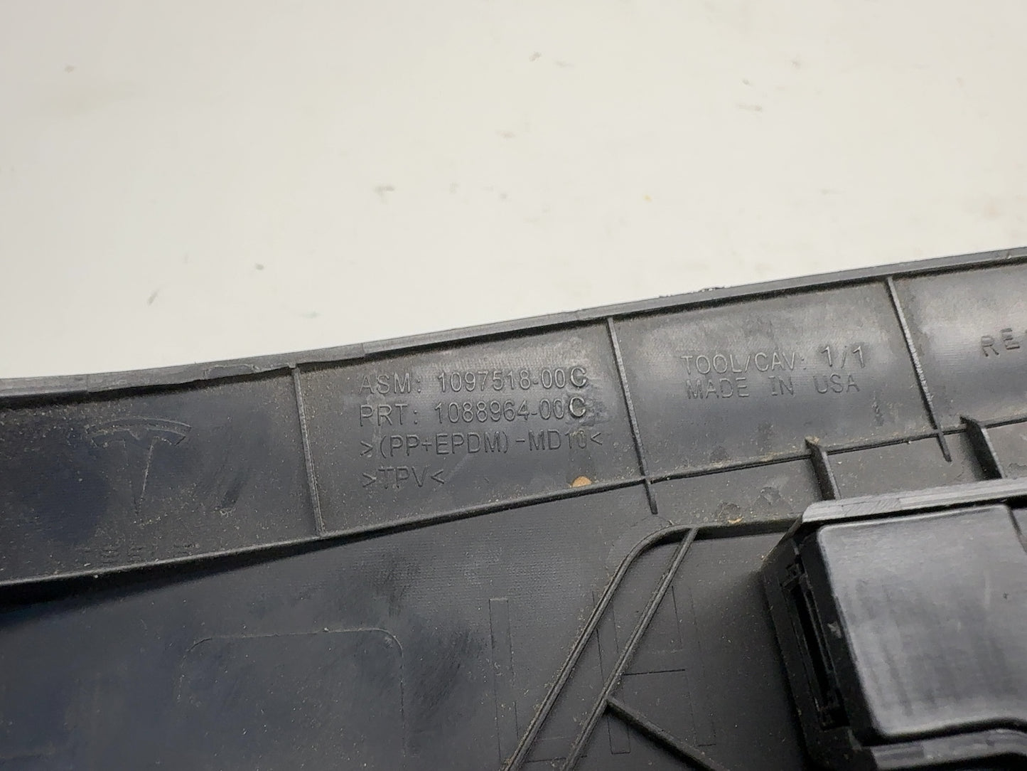 2019 Tesla Model 3 Front Left Driver Seat Trim With Buttons 1088964-00-C