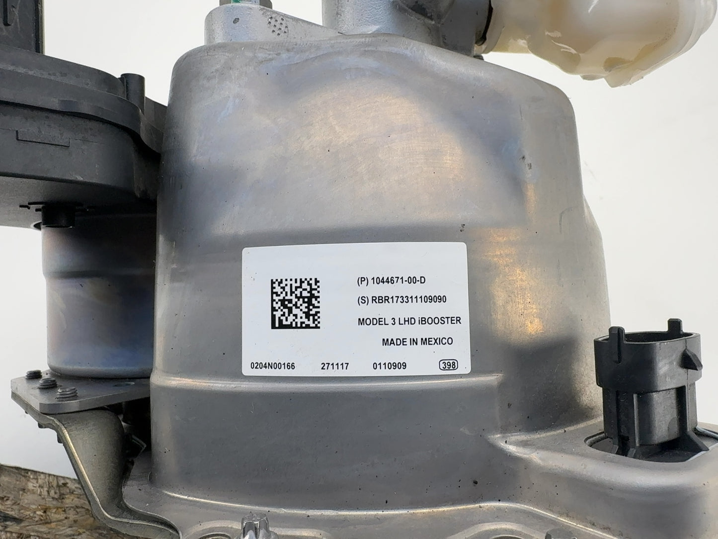 2018 Tesla Model 3 Brake Booster Assembly 1044671-00-D