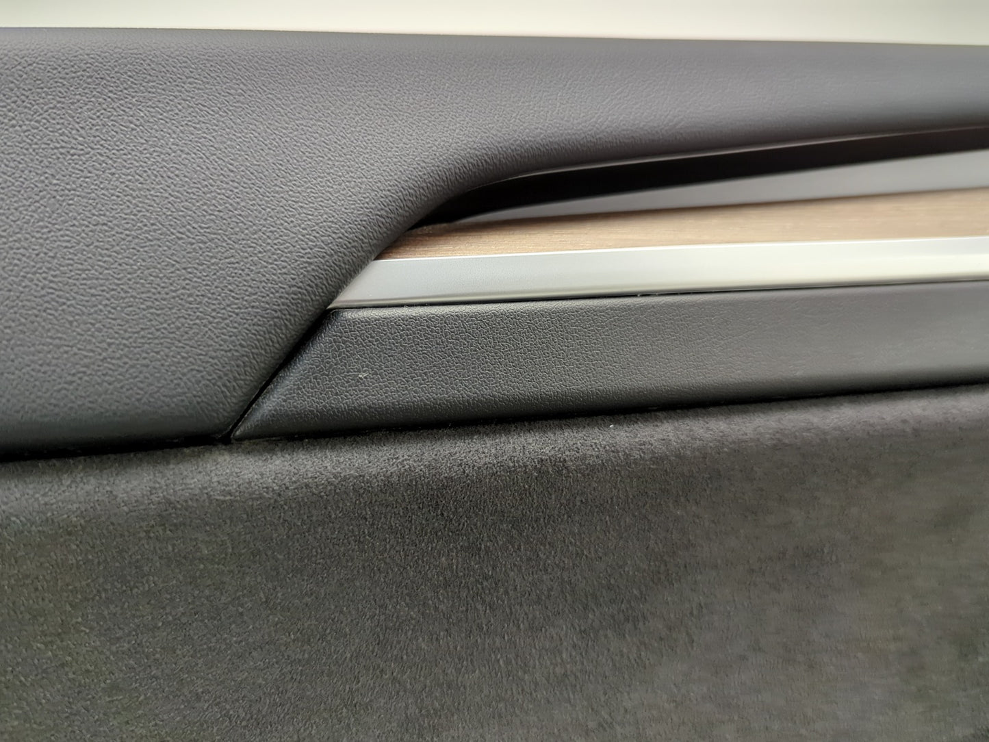 2024-2025 Tesla Model Y Front Left Door Panel 1997294-00-E