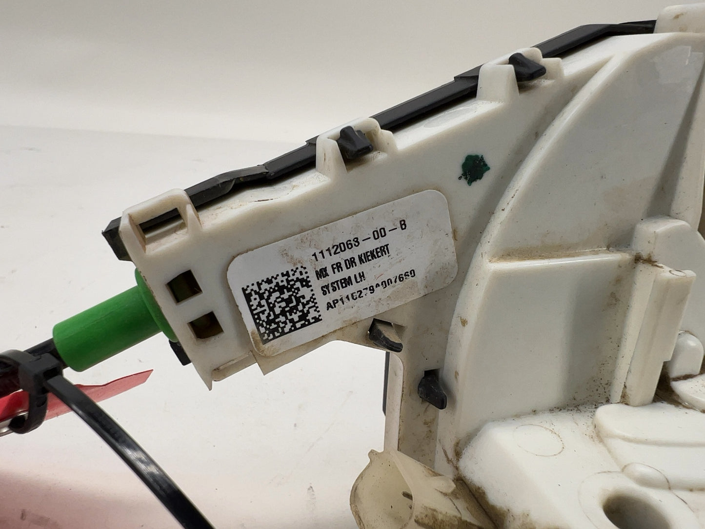2018 Tesla Model X Front Left Door Latch Assembly 1112063-00-B
