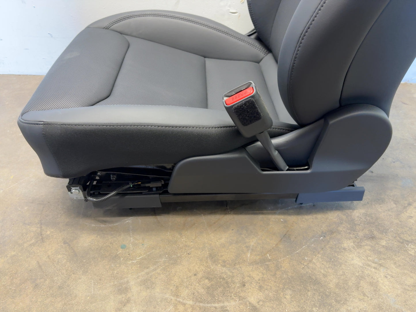 2025 Tesla Model 3 Highland Front Right Passenger Seat Assembly Black 7754324-01-B