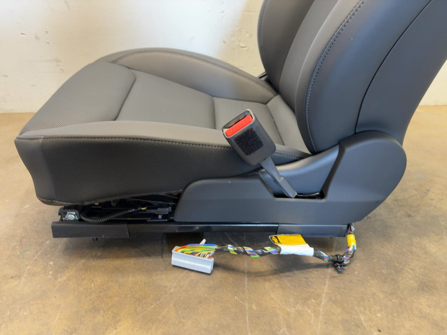 2025 Tesla Model 3 Highland Front First Row Seat Right Black 7754324-01-B