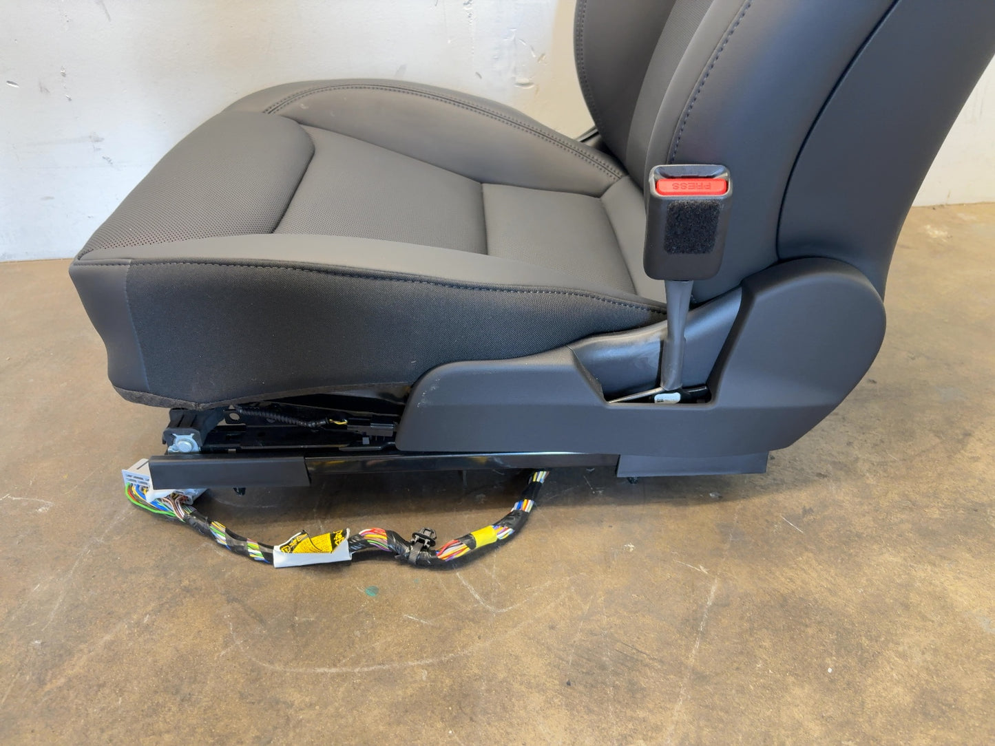 2025 Tesla Model 3 Highland Front First Row Seat Right Black 7754324-01-B