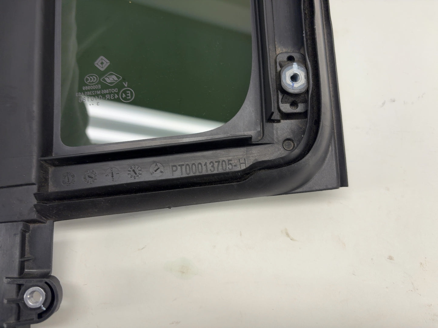 2023 Rivian R1S Rear Right Door Corner Glass PT00013705-H