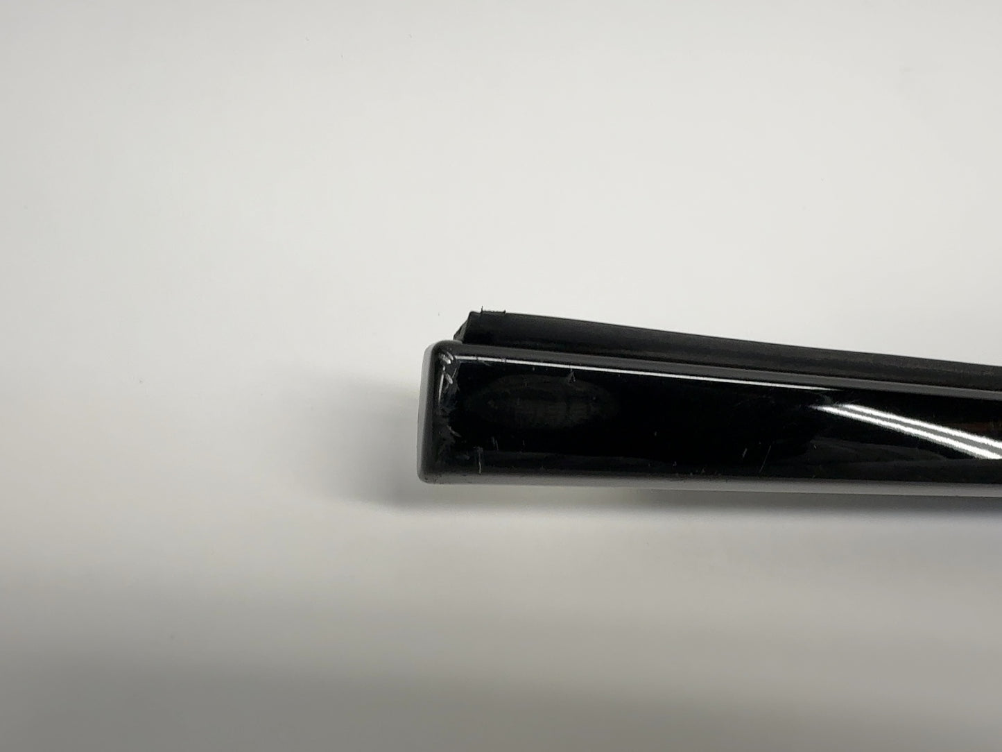 2023 Rivian R1S R1T Front Right Door Belt Molding U PT00041977-G