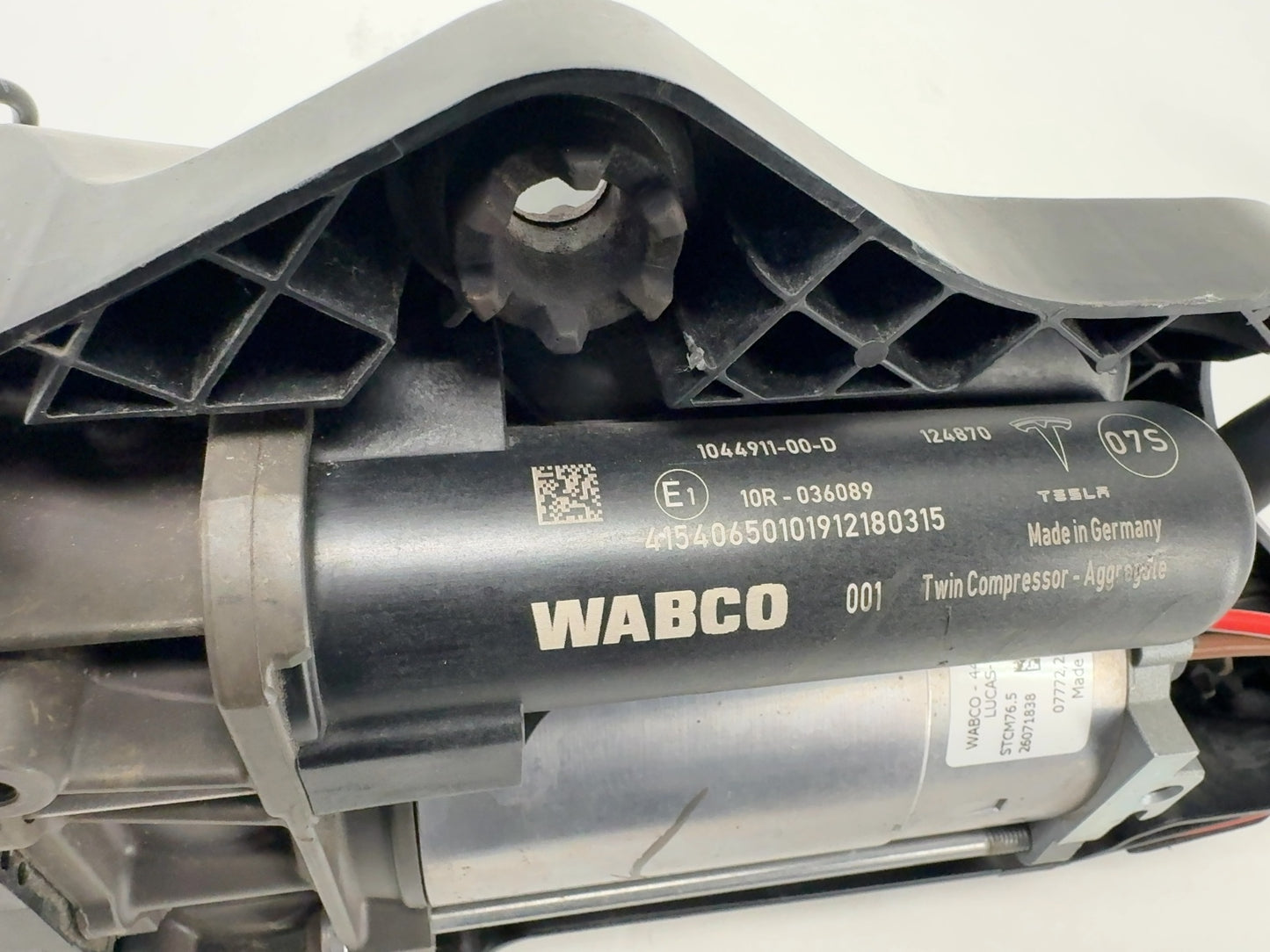 2020 Tesla Model X Air Suspension Compressor 1044911-00-D