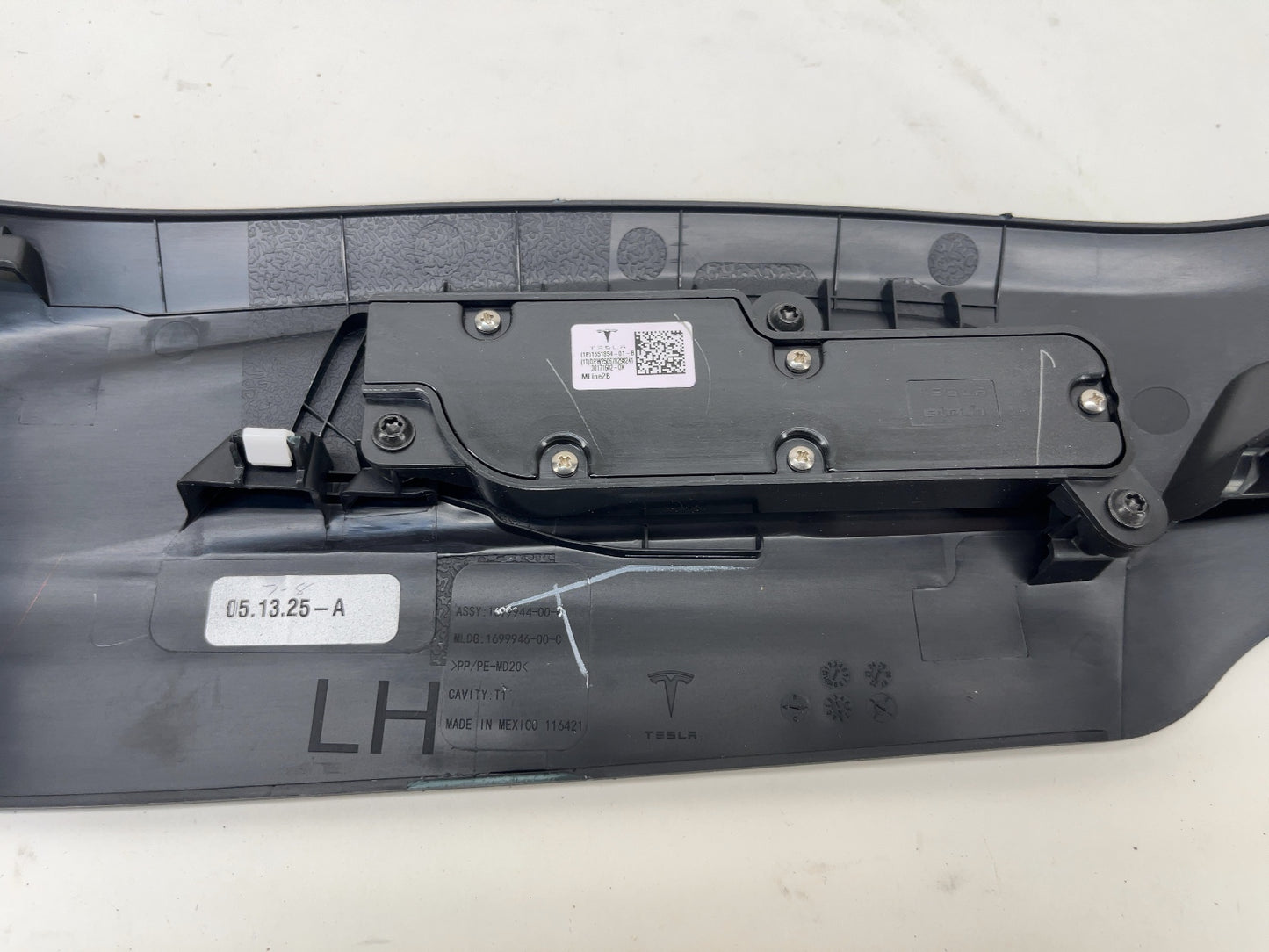 2025 Tesla Model 3 Highland Front Left Seat Trim With Control Switches 1699944-00-C