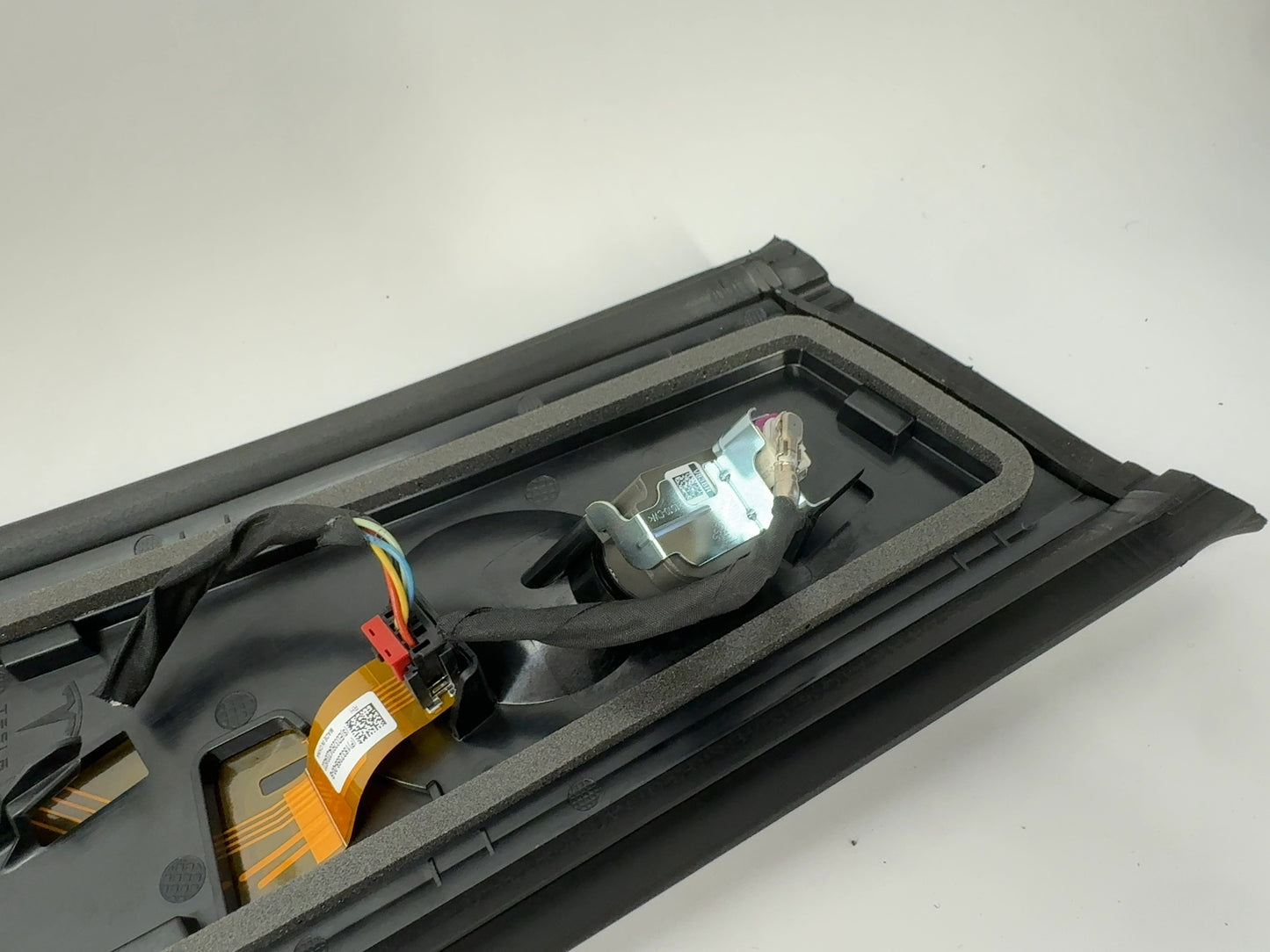 2025-2026 Tesla Model 3 Highland B Pillar Glass w Camera Right 1734279-00-G