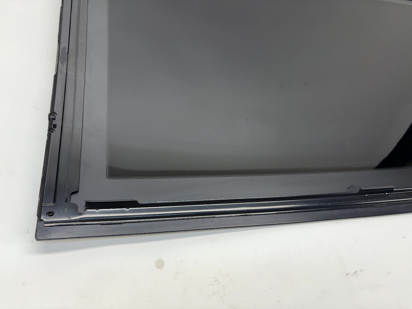 2015 Tesla Model S Glass Panel Moving Sunroof 1043257-00-A