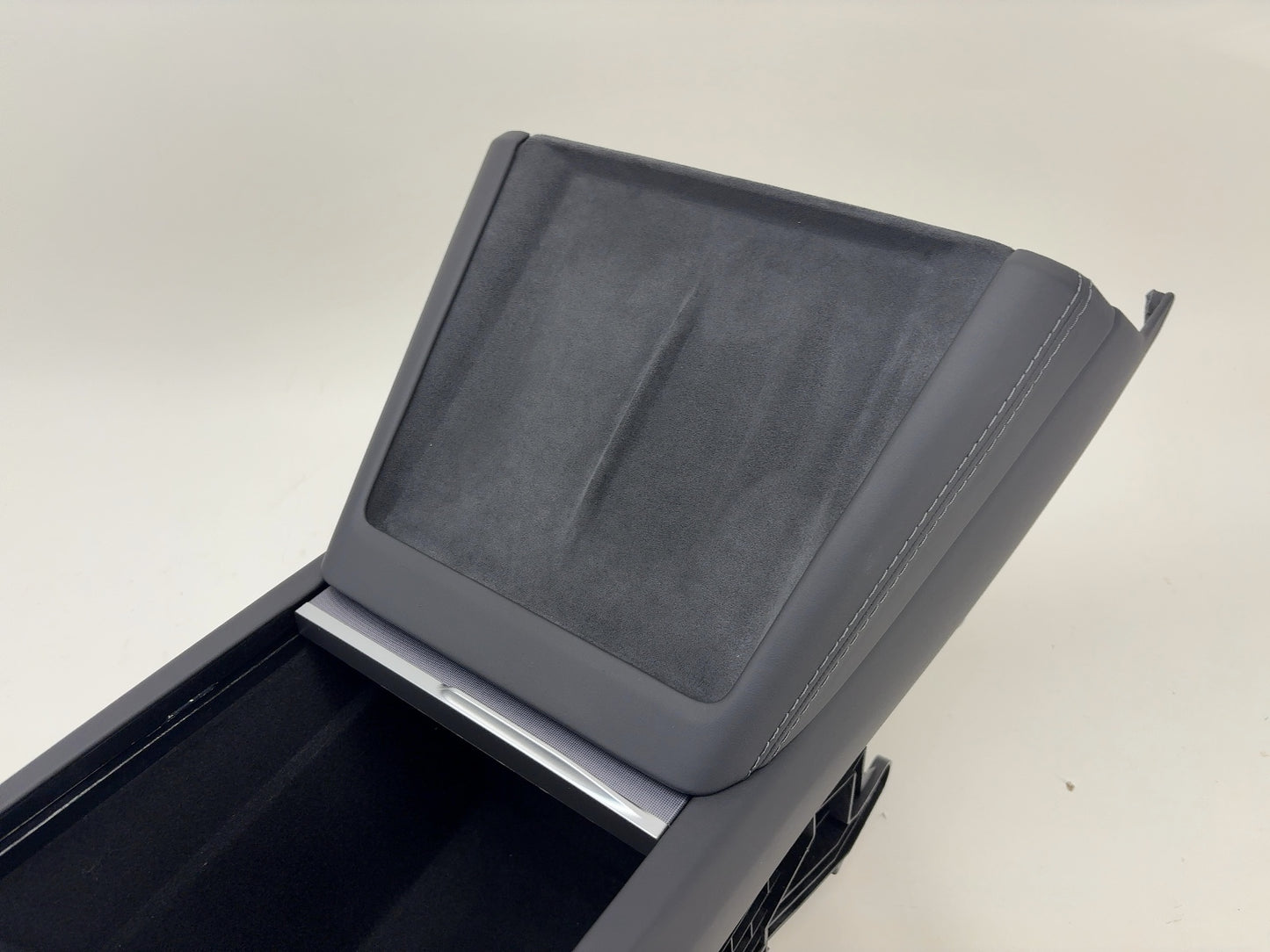 2025 Tesla Model 3 Highland Center Console 1714377-21-M