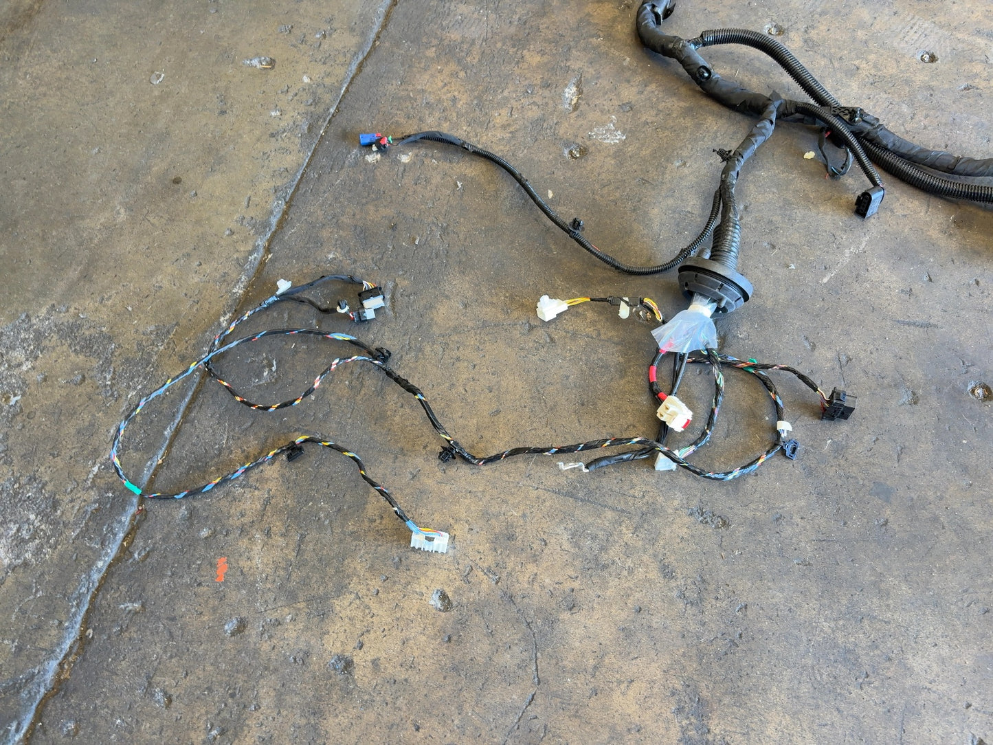 2026 Tesla Model Y Juniper Front Body Harness With A Few Cuts 1933901-90-D