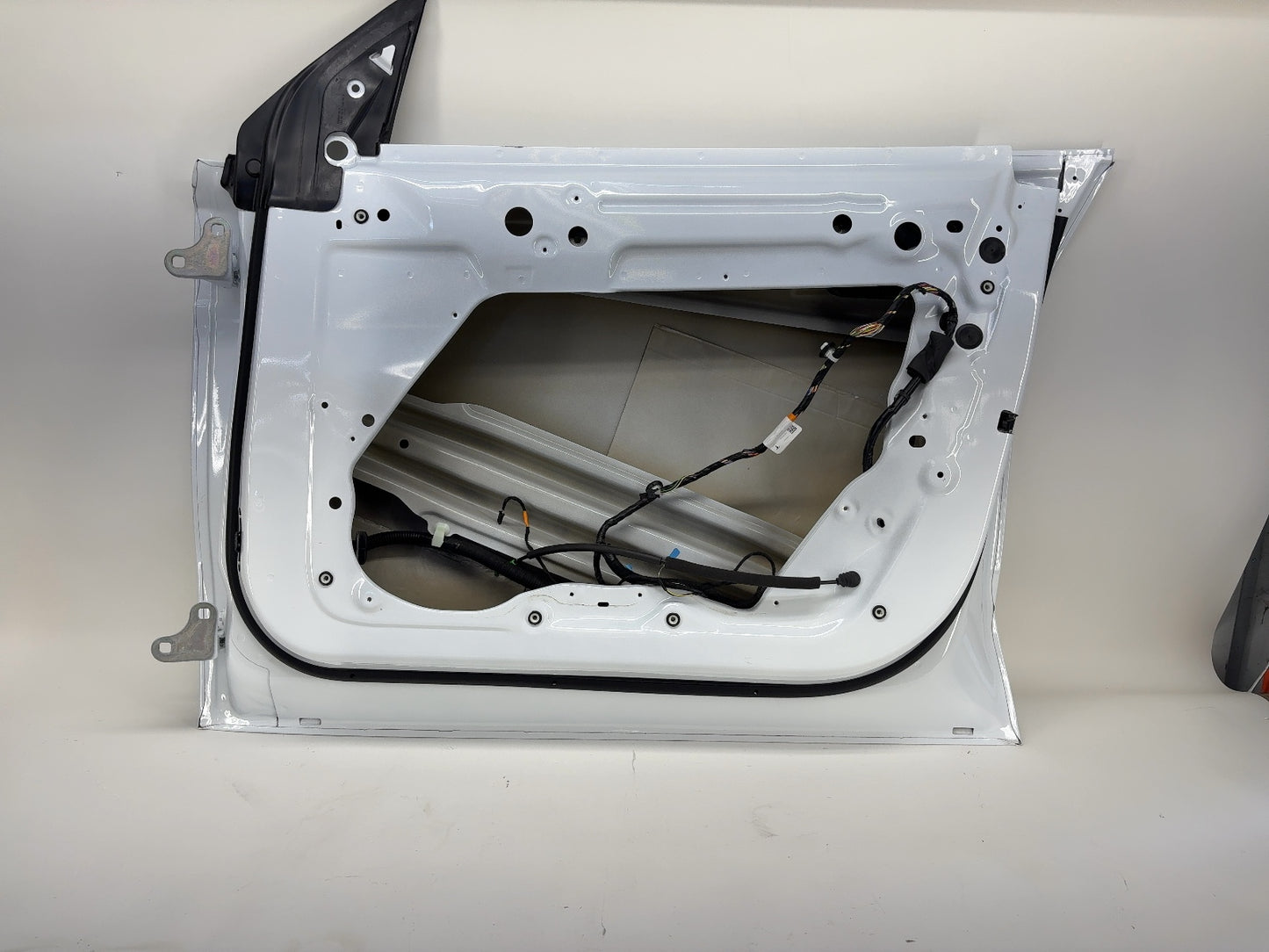2020-2024 Tesla Model Y Front Right Door Shell 1501462-E0-A