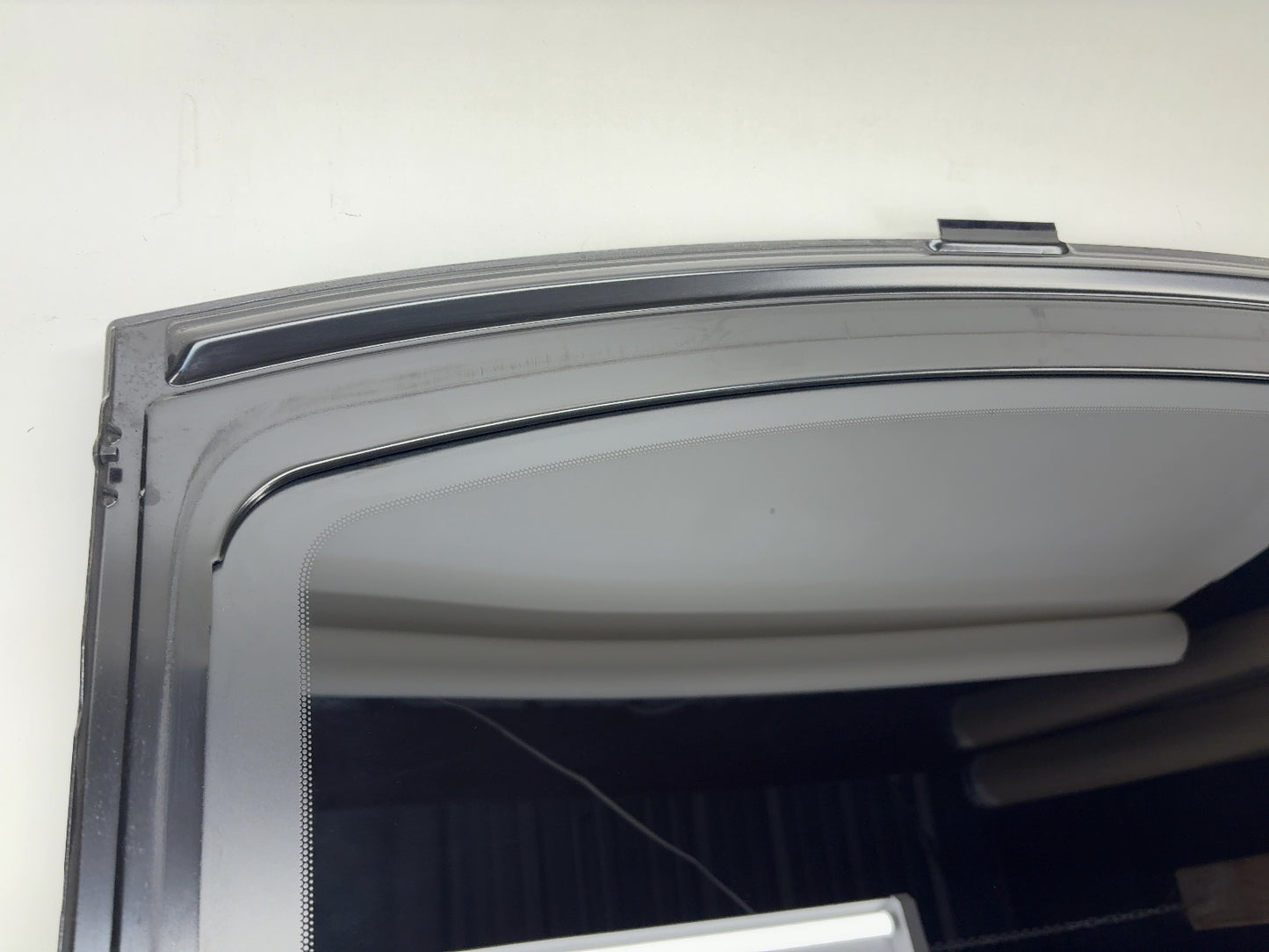 2015 Tesla Model S Glass Panel Moving Sunroof 1043257-00-A