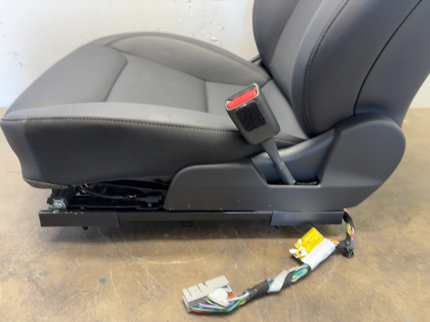 2025 Tesla Model 3 Highland Front First Row Seat Right Black 7754324-01-B