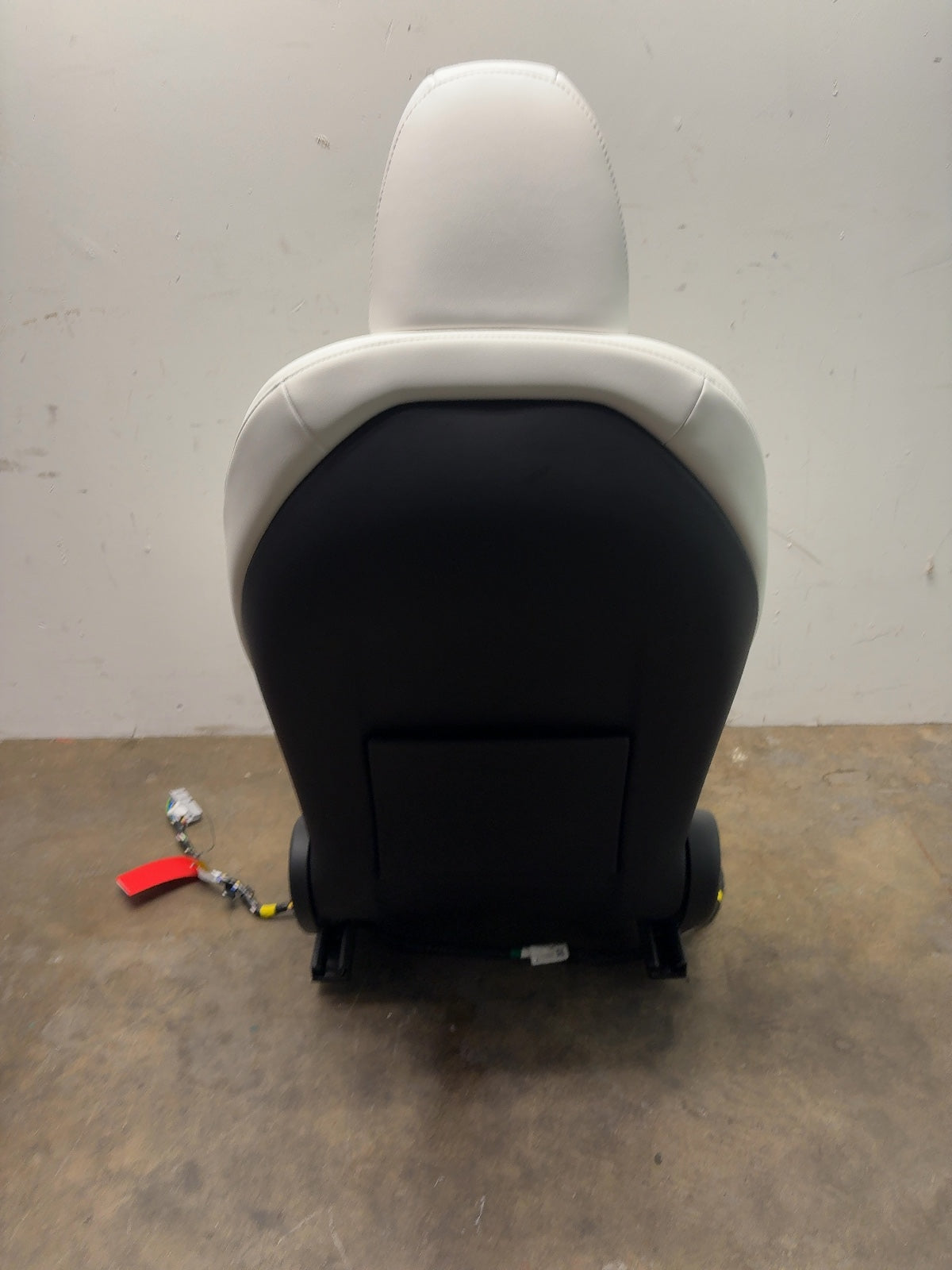 2025 Tesla Model Y Juniper Front Right Seat Assembly 2700041-F2-A