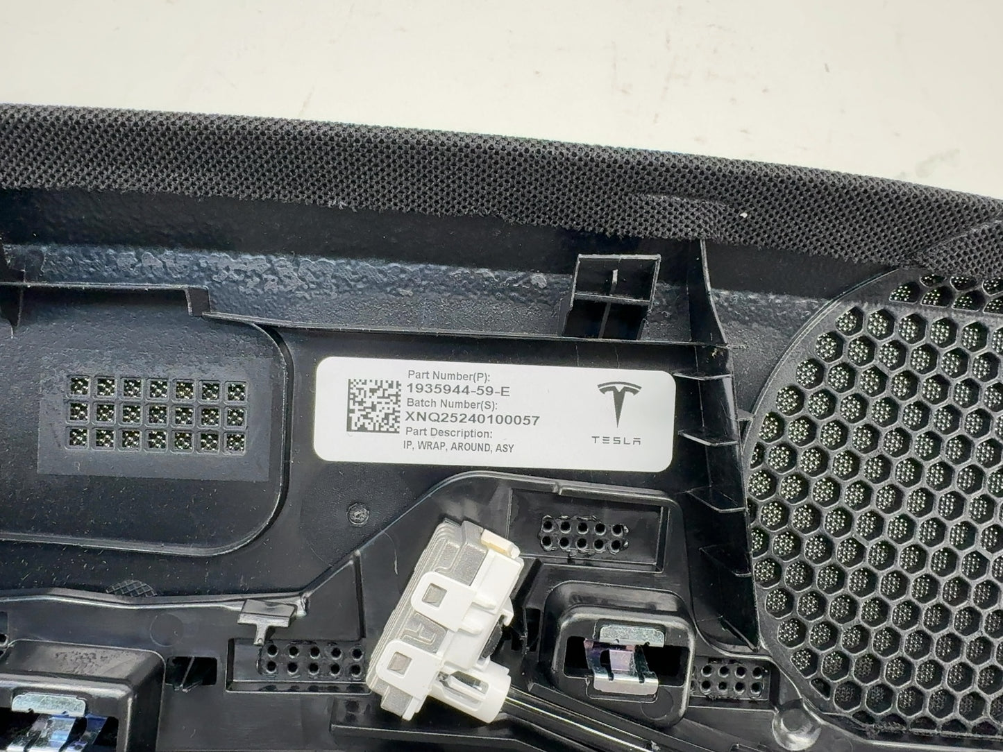 2026 Tesla Model Y Juniper Instrument Panel Wrap Around 1935944-59-E