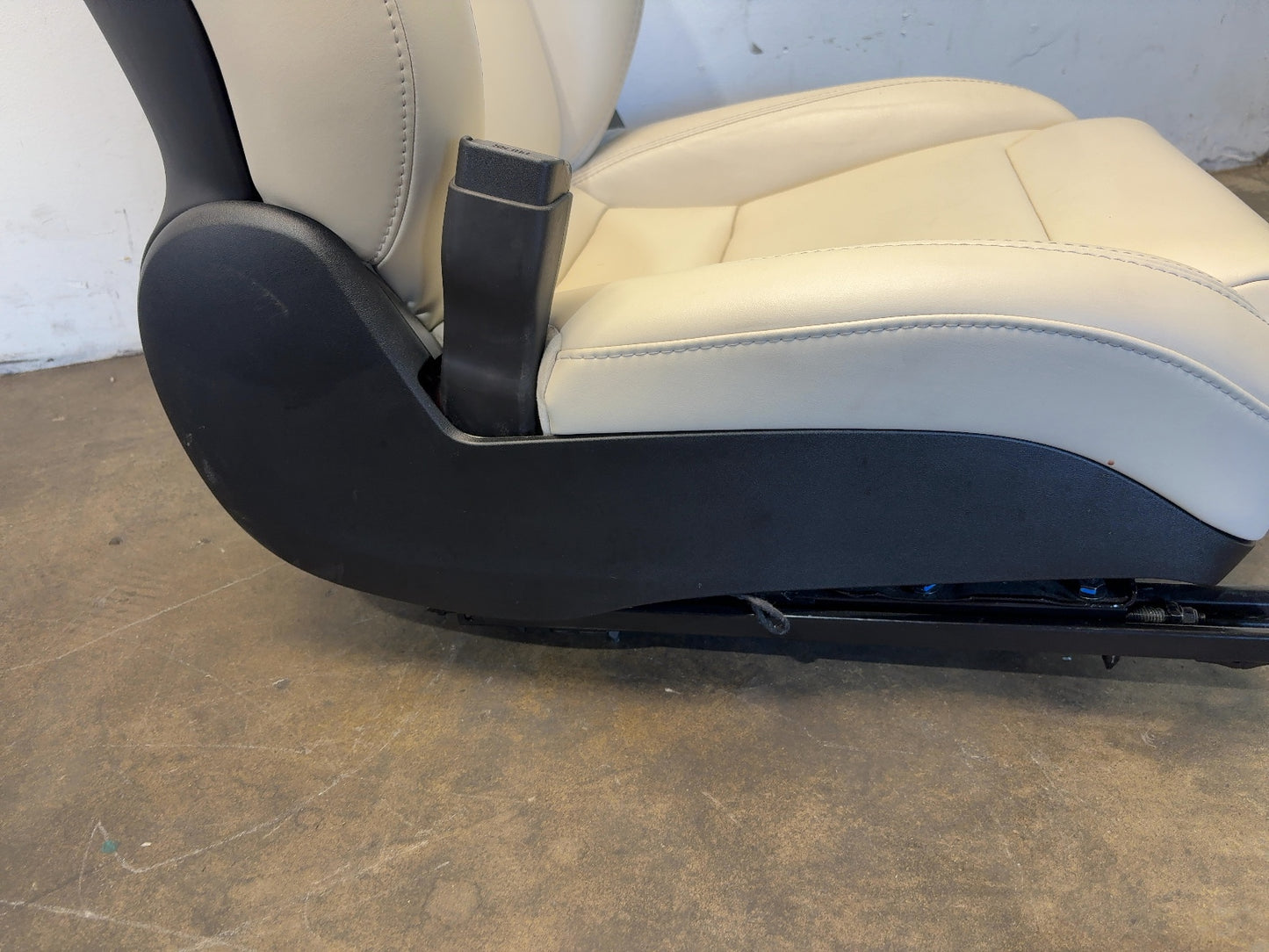 2018 Tesla Model S Front Left Seat Assembly 9876540-03-A