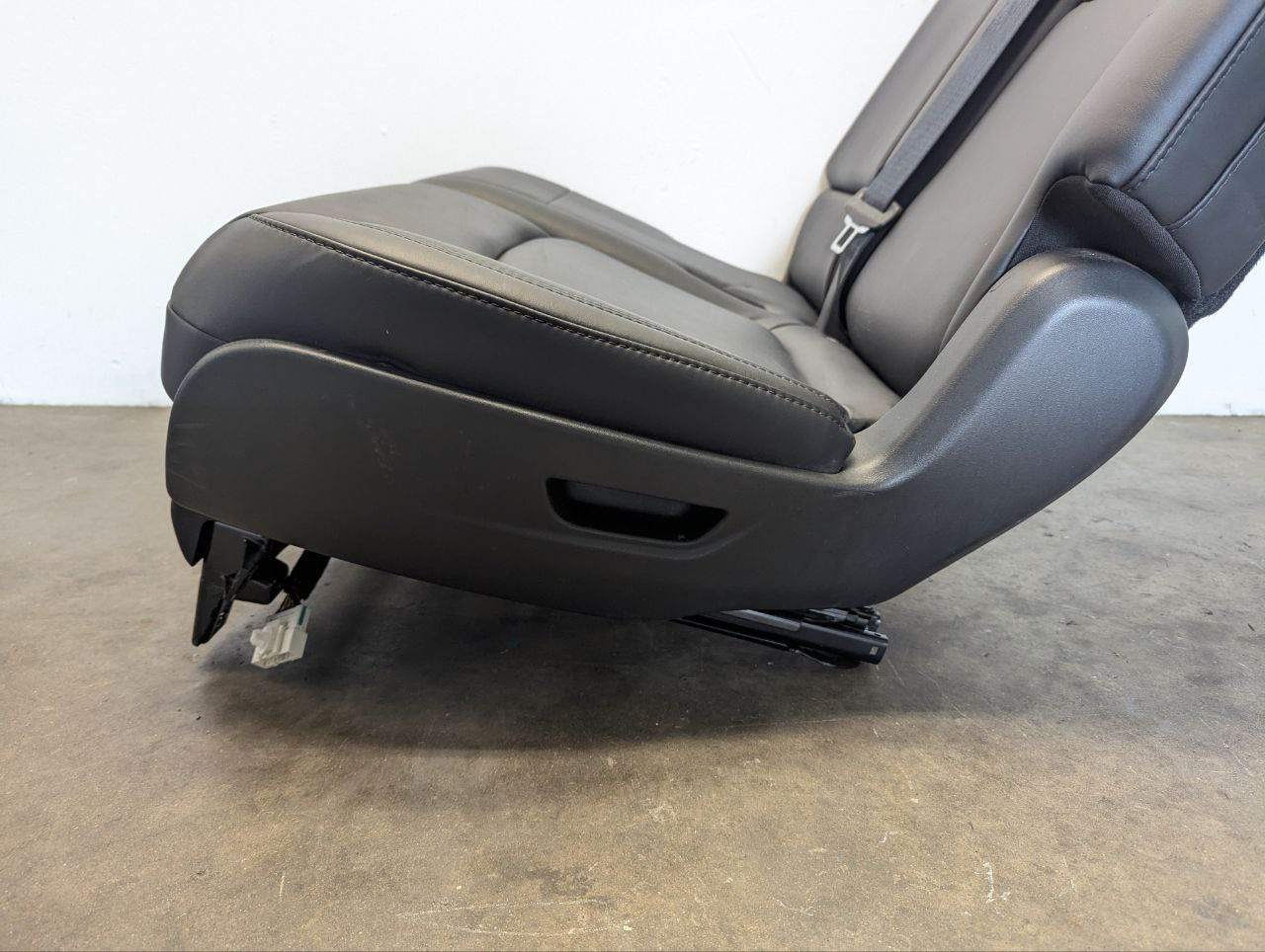 2023 Tesla Model Y 2nd Row Seat Assembly Left Side 7 Seater 3907895-01-C