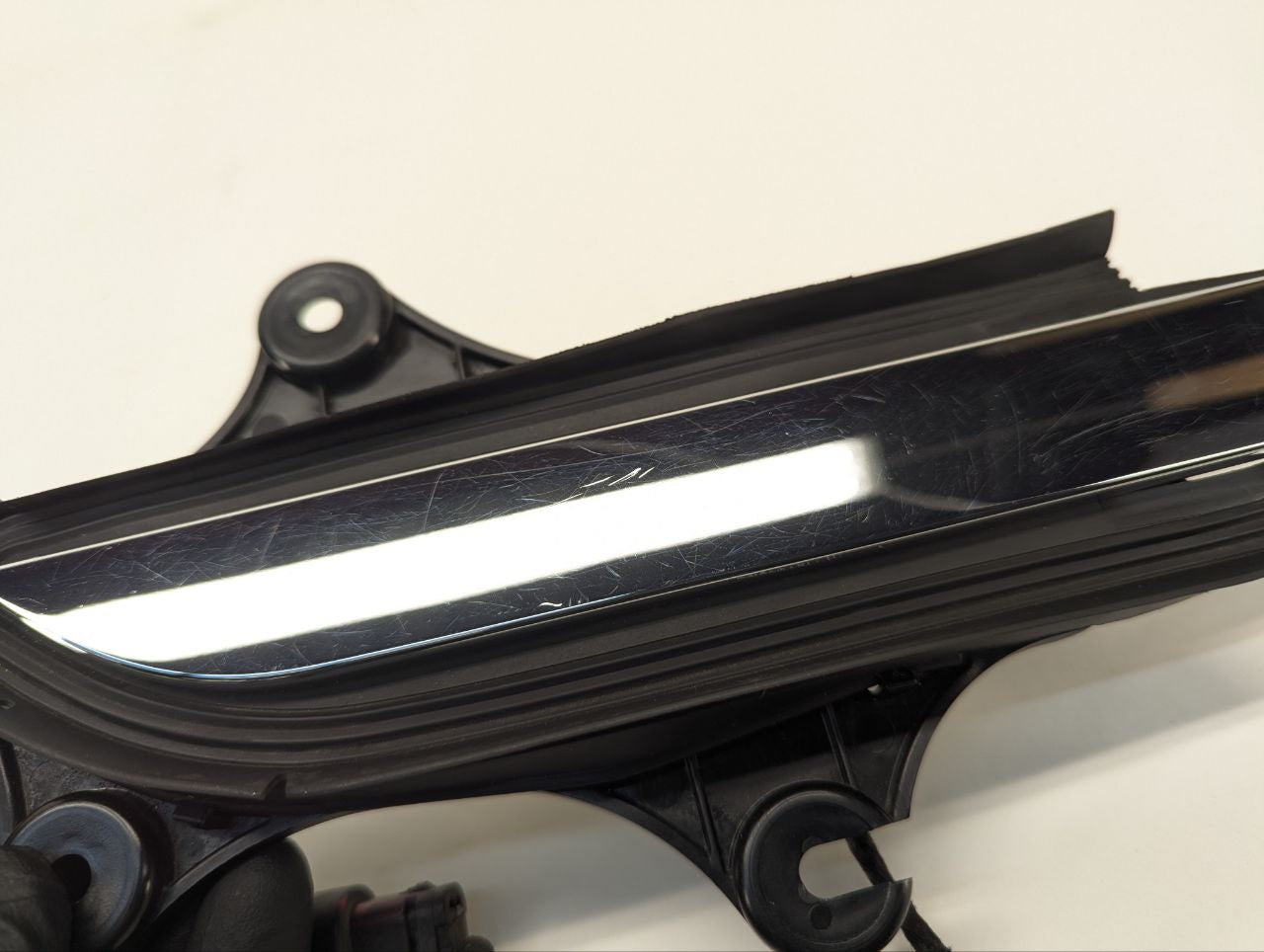 2018 Tesla Model X Rear Right Door Handle 1045158-00-D