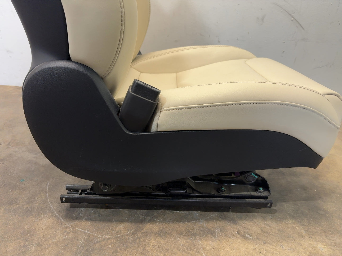 2019 Tesla Model S Front Left Seat Assembly Cream 1454066-00-A