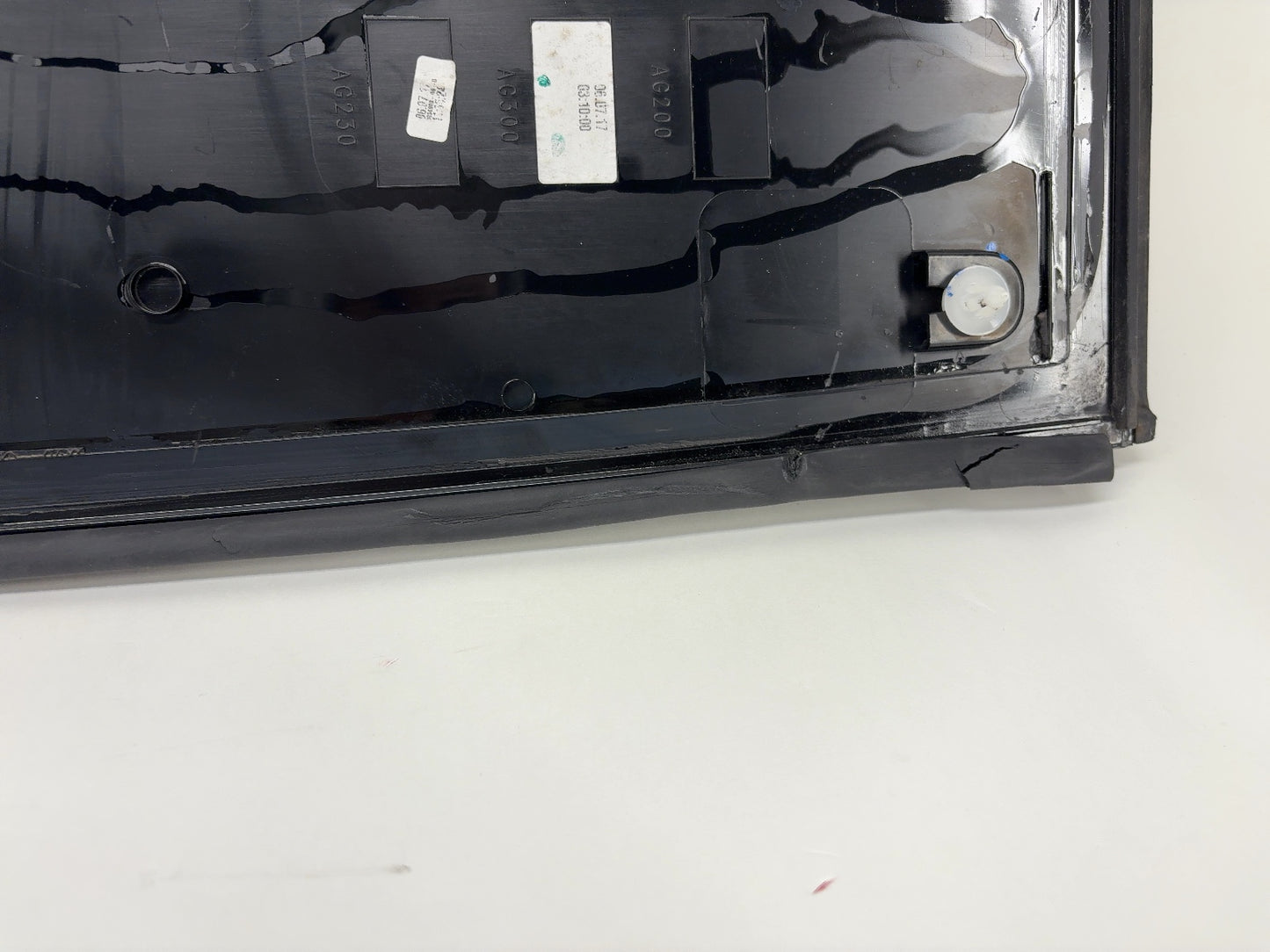 2020 Tesla Model X Roof Top Center Spine Applique 1041361-00-J