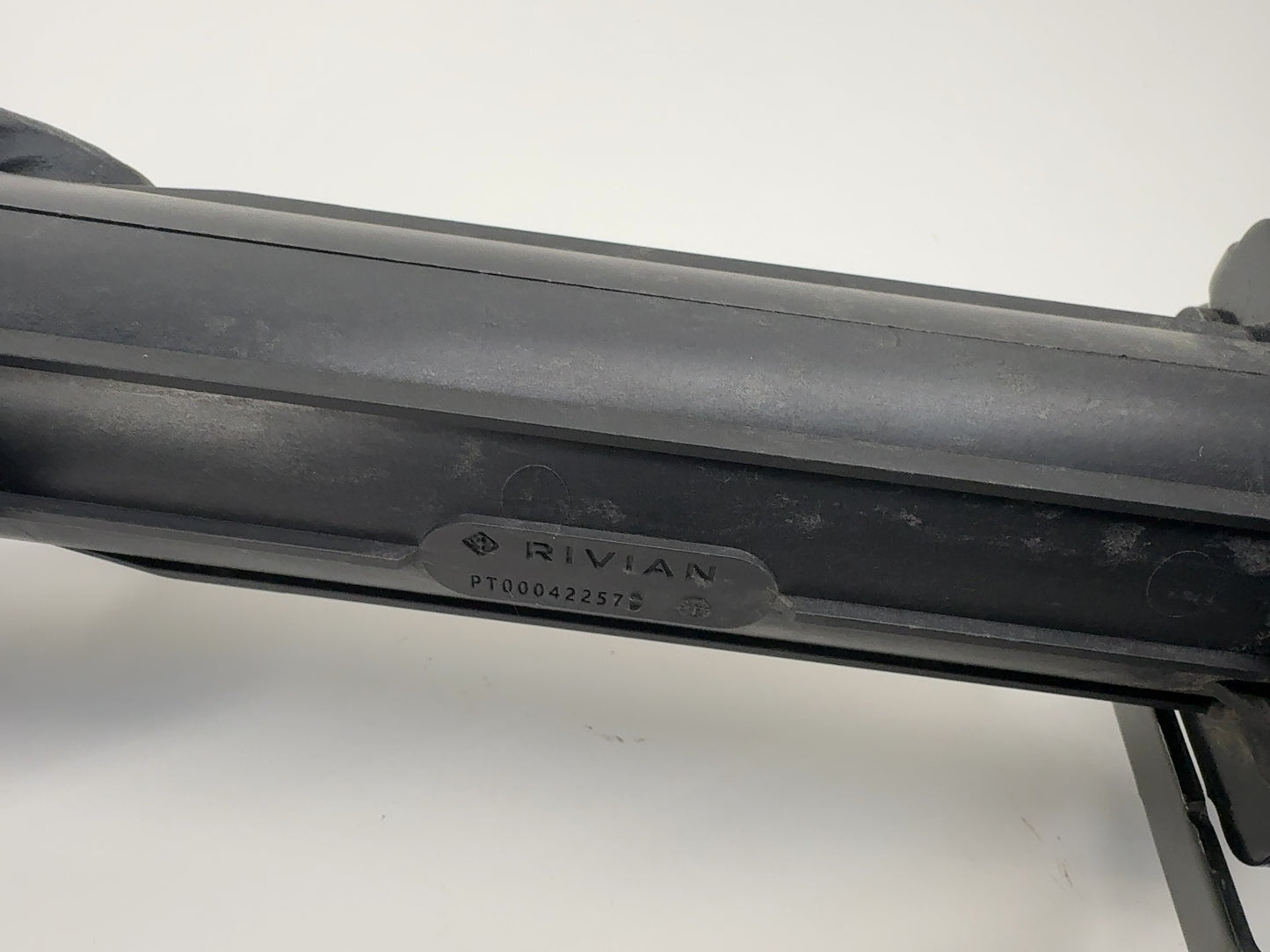 2023 Rivian R1T Left And Right Tailgate Hinge Set PT00042257-D