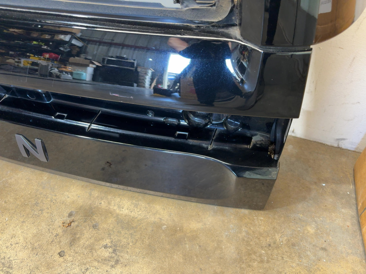2024 Rivian R1S Upper Liftgate PT00270572-D