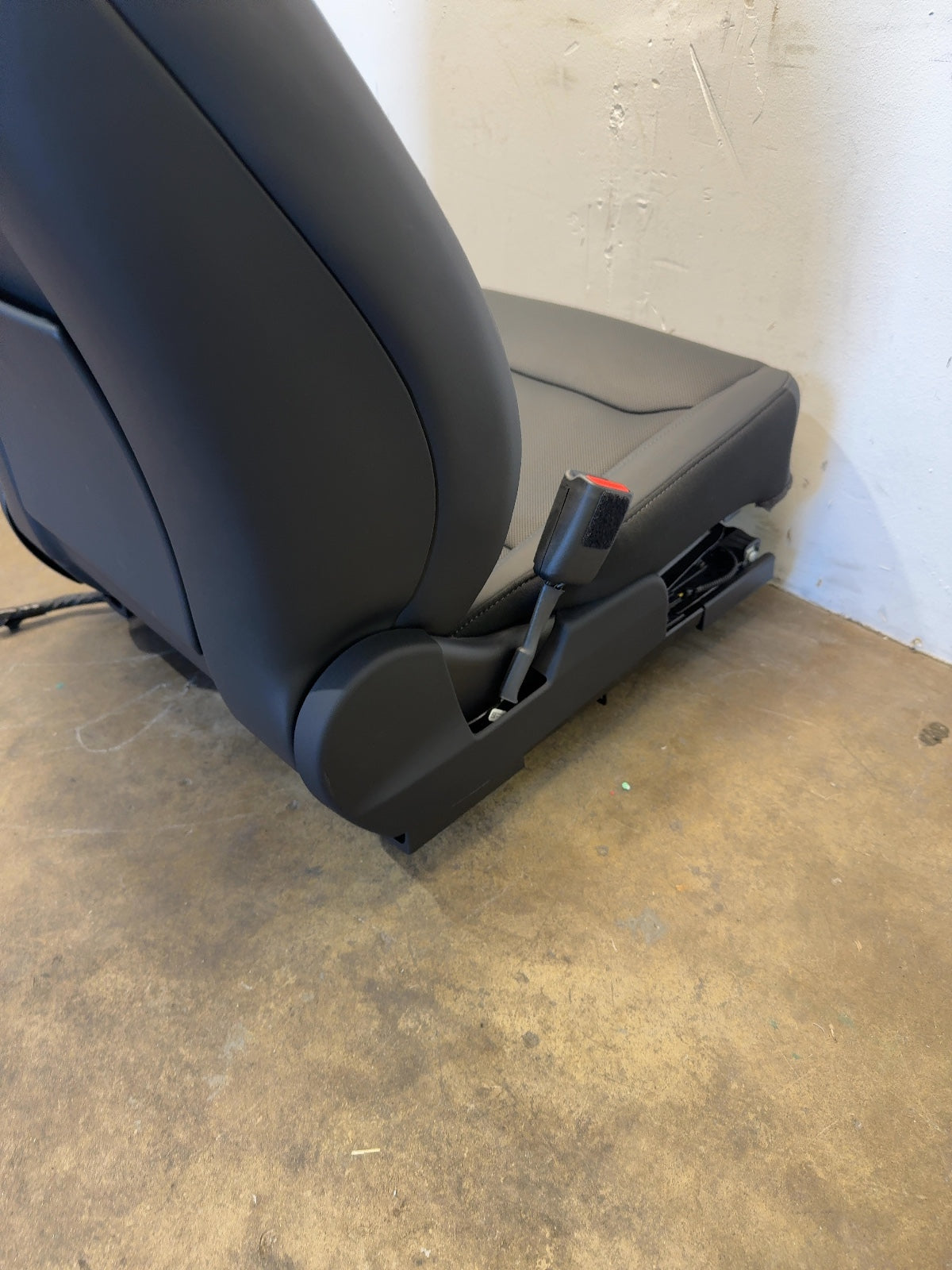 2025 Tesla Model 3 Highland Front Left Seat Assembly 7754322-01-C