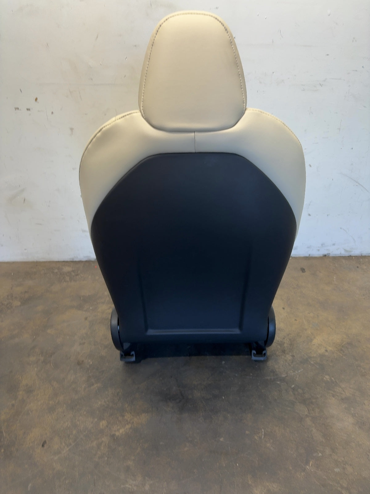 2020 Tesla Model X Front Right Seat Assembly Cream 3876524-03-A