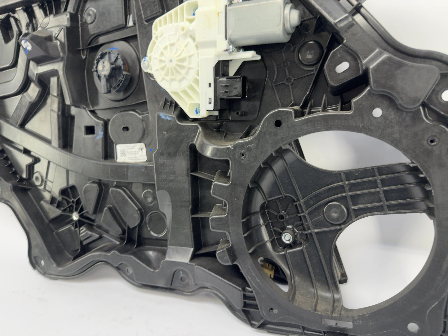 2020 Tesla Model Y Front Left Door Window Regulator 1526804-00-B