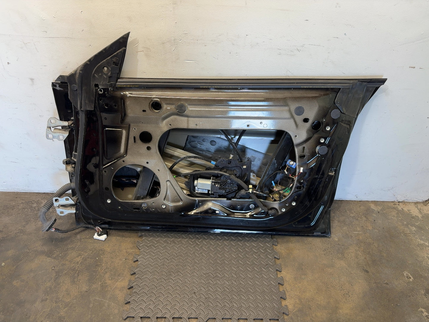 2018-2023 Tesla Model 3 Front Right Door Shell 1081420-E0-C