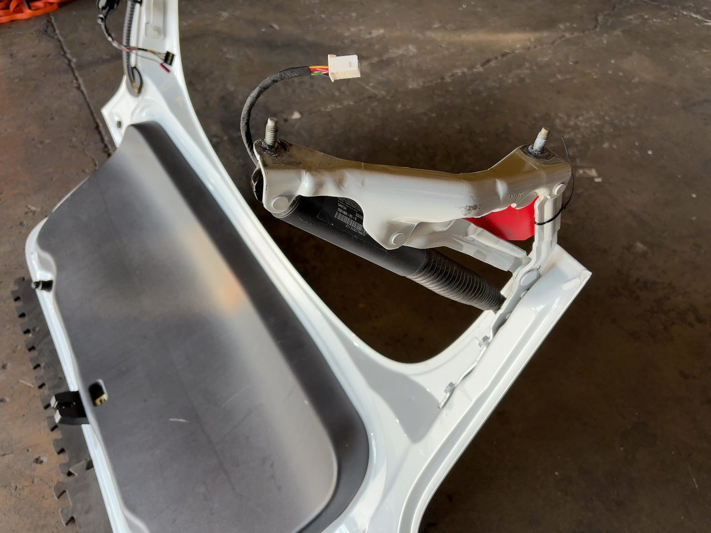 2021-2023 Tesla Model 3 Trunk Lid Assembly 1601460-E0-A