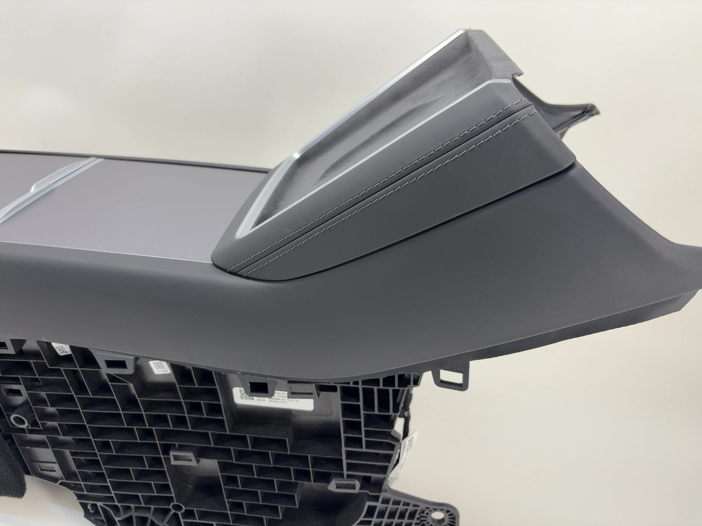 2026 Tesla Model Y Juniper Center Console 2101238-50-I